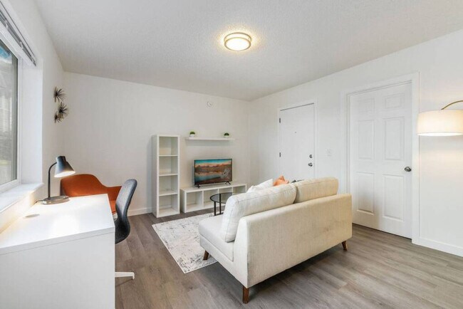 Building Photo - 1801 S Yakima Ave