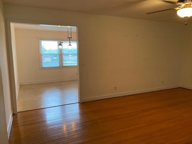 Building Photo - 225 Arthur Circle