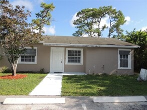 Building Photo - 2225 Laura Ln