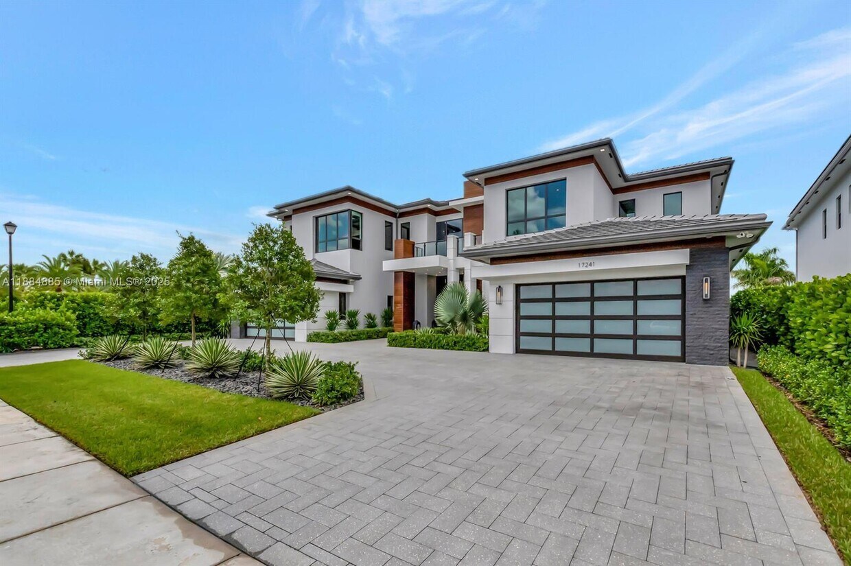 Primary Photo - 17241 Carretto Ct