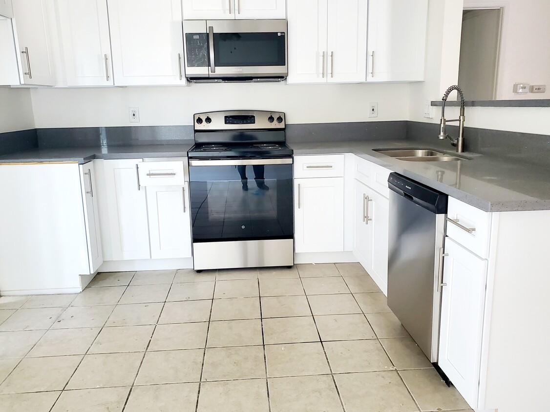 Newly remodeled kitchen - 3455 Elm Ave