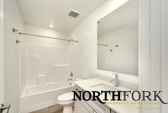 Foto del edificio - Beautiful, Brand New, Spacious Meridian Home