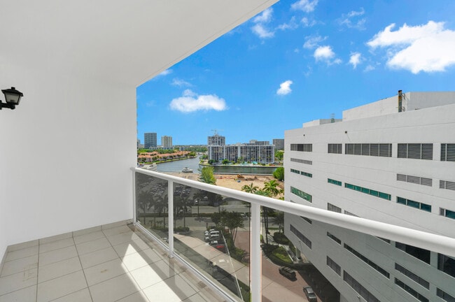 Building Photo - 3725 S Ocean Dr