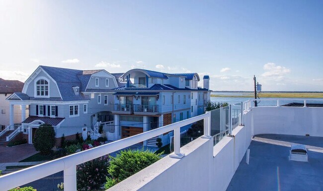 Building Photo - 212 N 33rd Ave