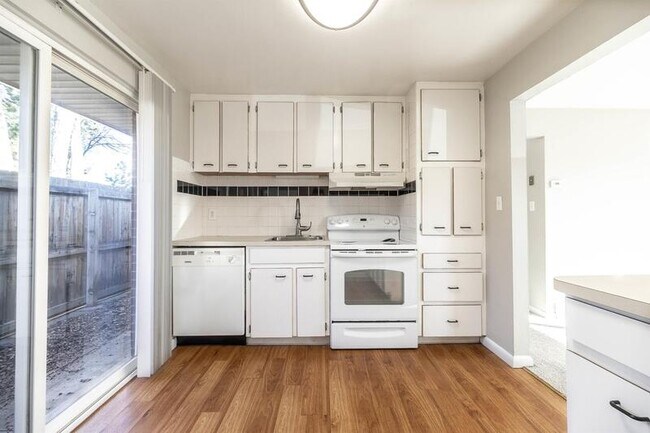 Foto del edificio - 1652 Routt St