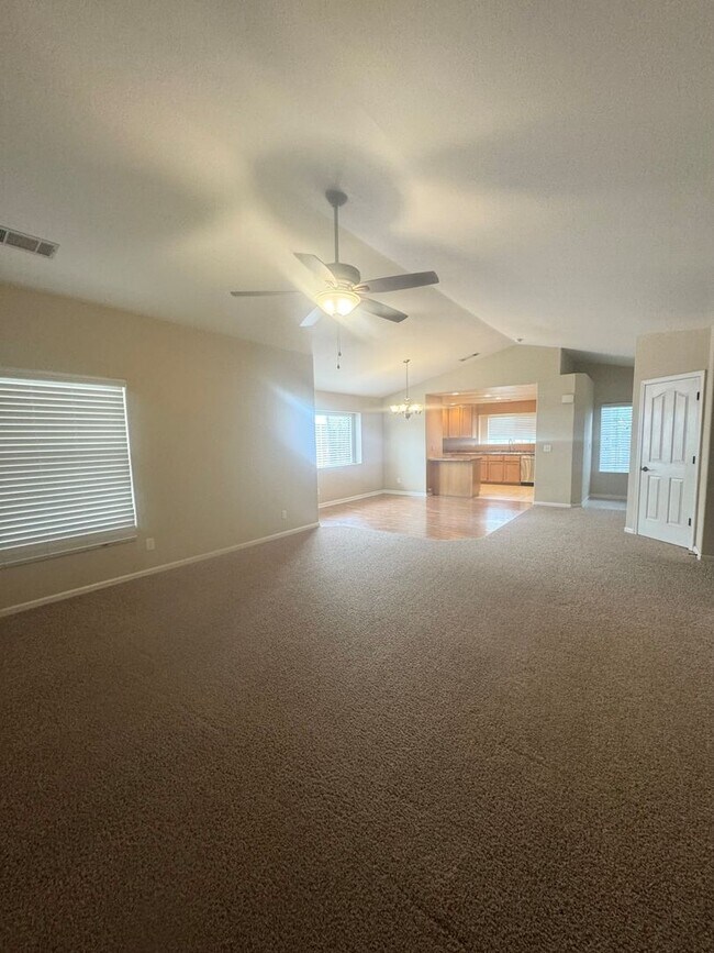 Building Photo - Lovely Home in Ravenwood Estates