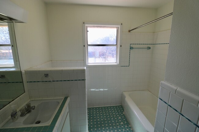 Building Photo - 105 E Xavier-