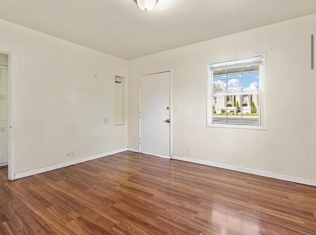 Building Photo - APPLY NOW