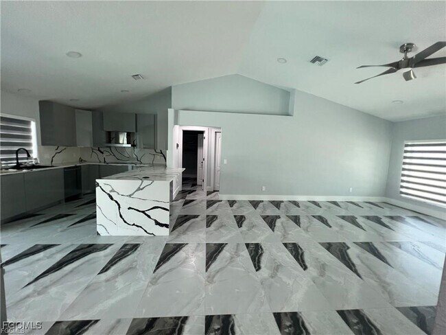 Foto del edificio - 1215 NW 38th Ave