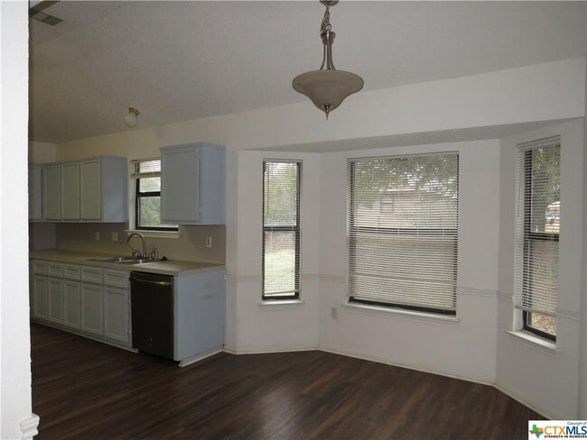 Building Photo - 214 Appaloosa Dr