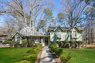 Building Photo - 424 Carriage Dr