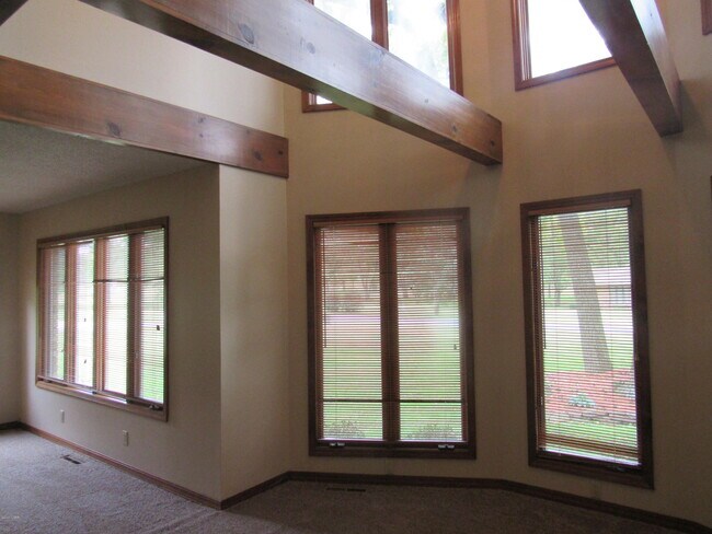 Building Photo - 5360 Walnut Dr