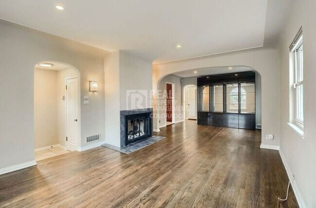 Foto del edificio - 1219 Glencoe St
