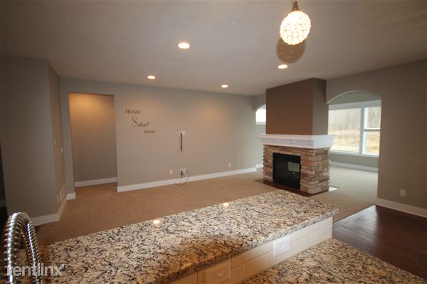 Building Photo - 7922 Black Cherry Way SE