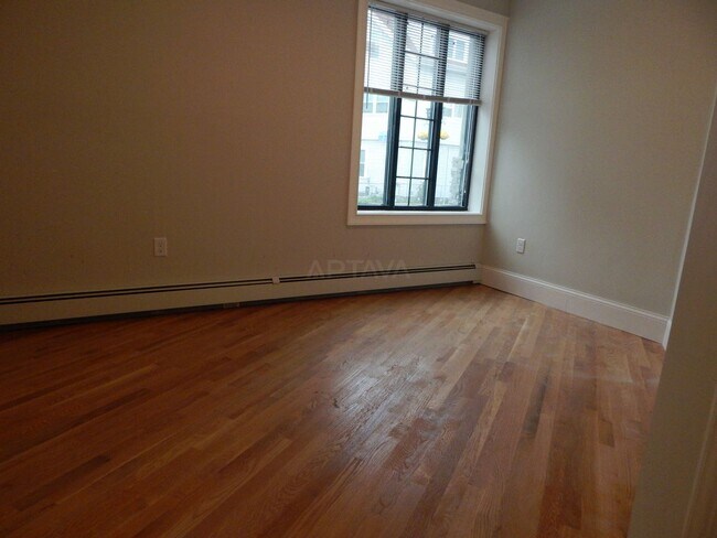 Foto del edificio - 483 Medford St