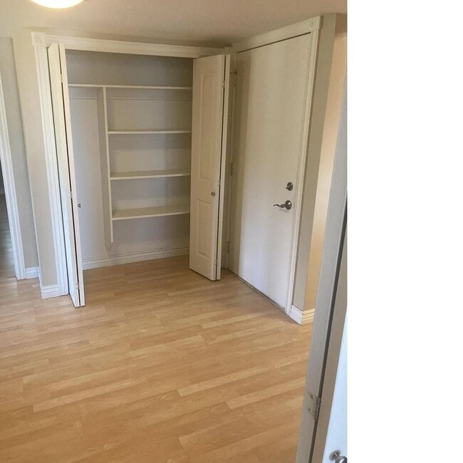 Building Photo - Lake Front Rental