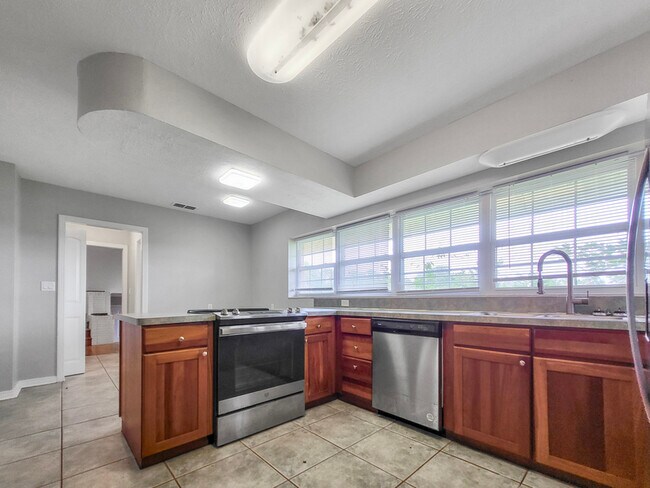 Building Photo - 477 Del Monte Dr