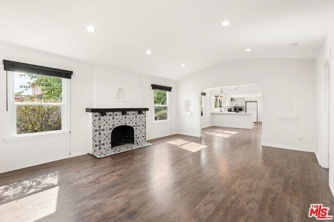 Building Photo - 6531 Arlington Ave