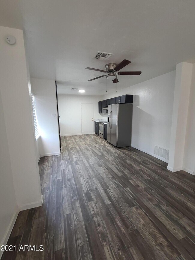 Foto del edificio - 3422 E Taylor St