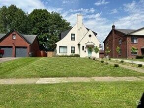 Building Photo - 515 Woodlawn Rd