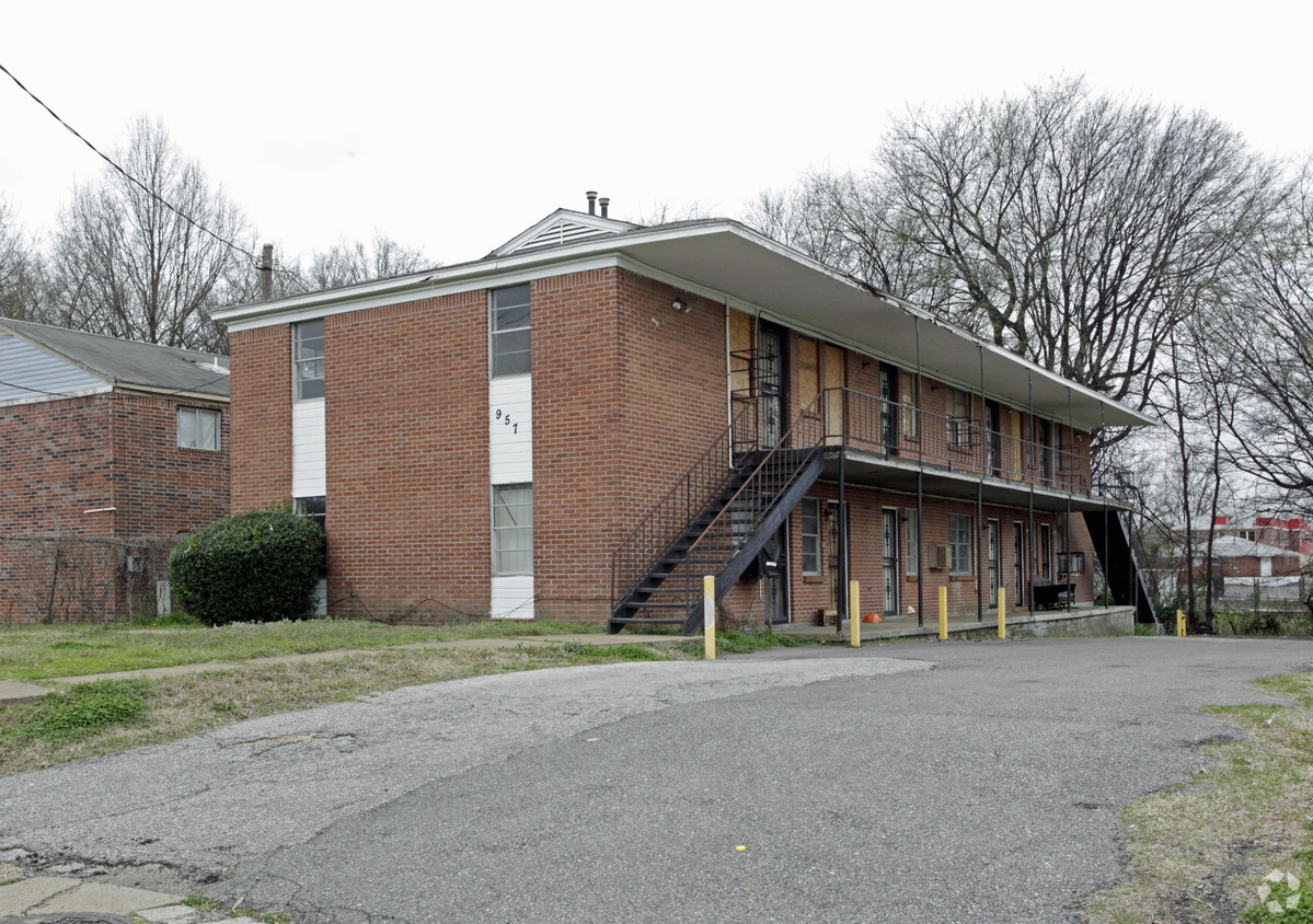 Primary Photo - Wellington Apartments