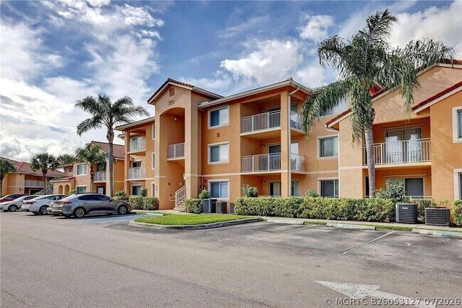 Building Photo - 231 SW Palm Dr