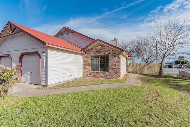 Building Photo - 9408 Manchaca Rd