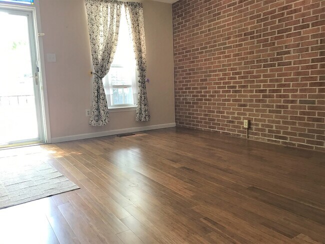 Foto del edificio - 3 Bedroom Townhome in Butcher's Hill - Fou...