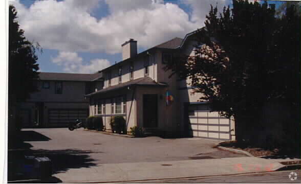Building Photo - 228 Madrone St