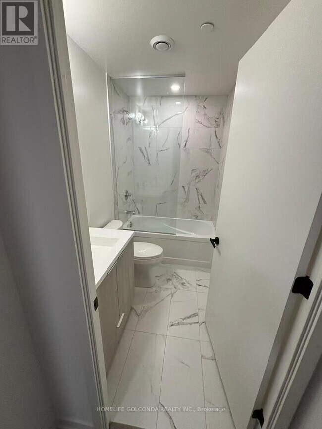 Photo du bâtiment - 8 Interchange Wy