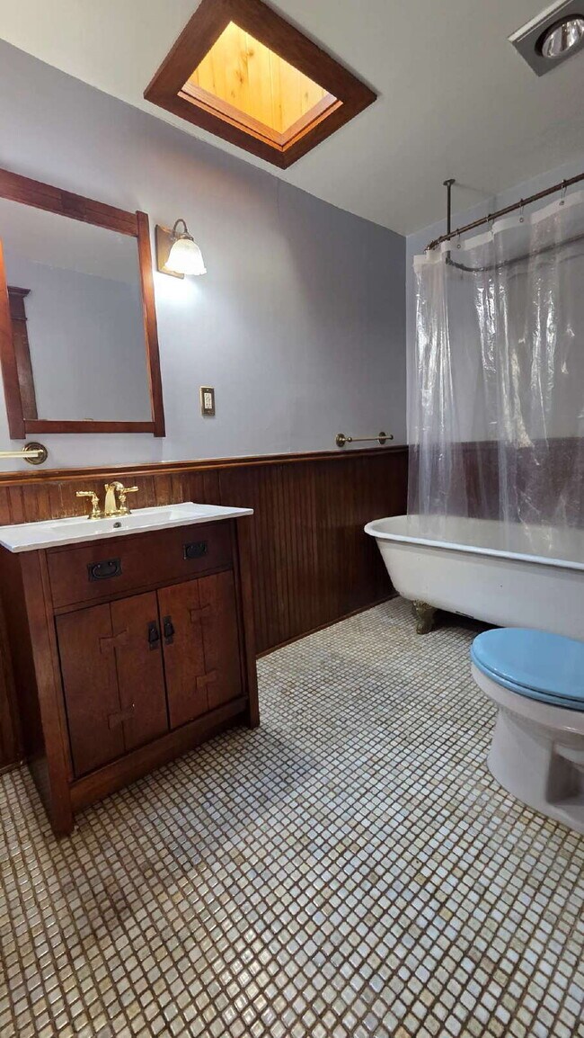 Foto del edificio - 3 bed - 1 bath One block from Grand Ave in St. Paul