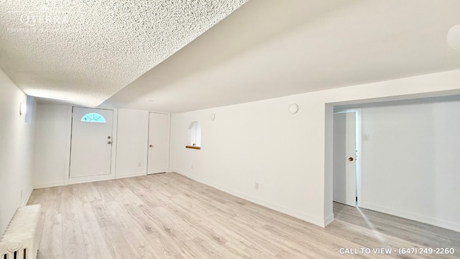 Photo du bâtiment - 2-750 Vaughan Rd