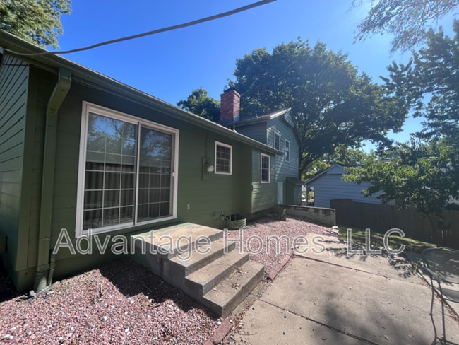 Building Photo - 8914 Grandview Dr