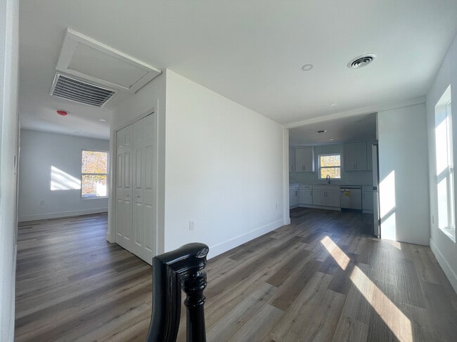 Building Photo - 520 Delaware Ave