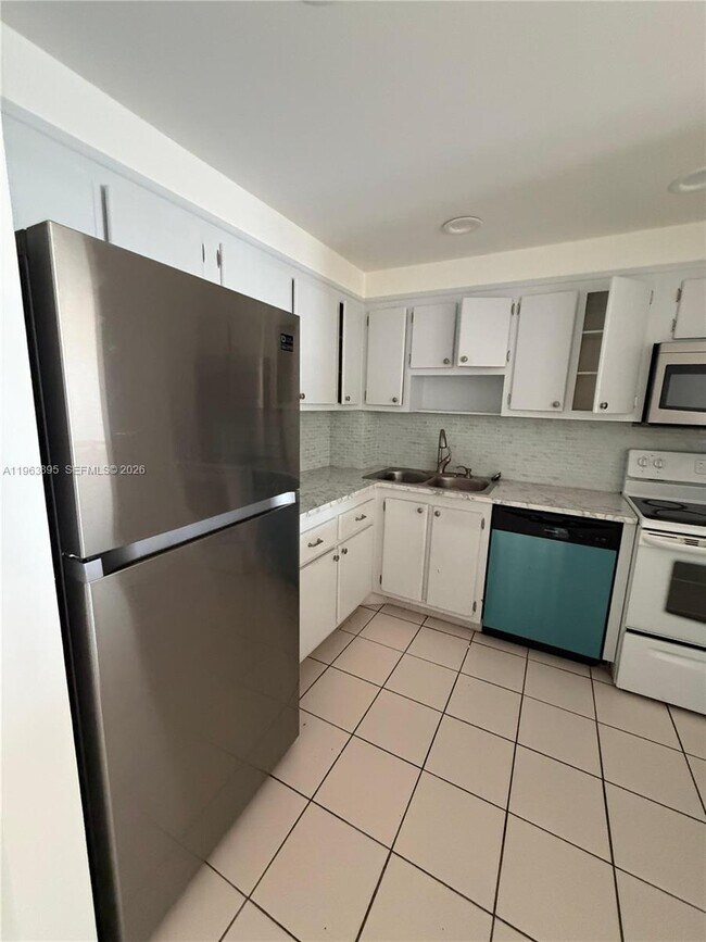 Foto del edificio - 16950 W Dixie Hwy