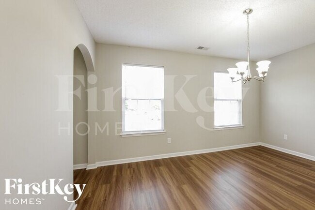 Building Photo - 1102 Eastwood Dr