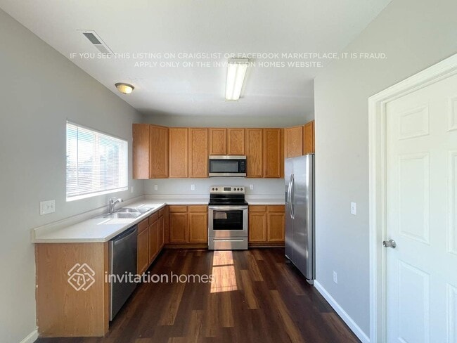 Building Photo - 882 Rancher Dr