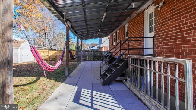 Foto del edificio - 5804 Runford Dr