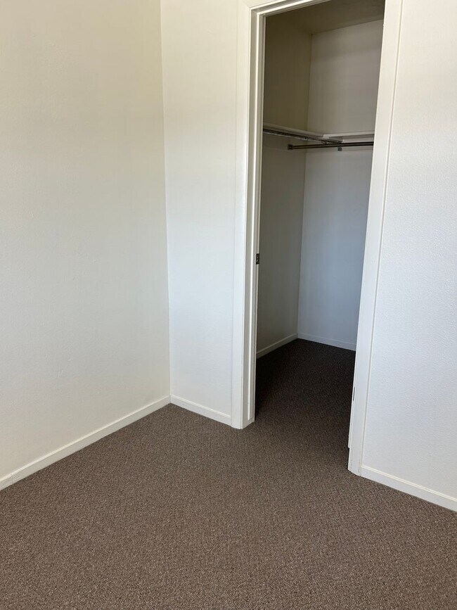 Foto del edificio - One Bedroom Smokey Lane Condo - Upper Unit