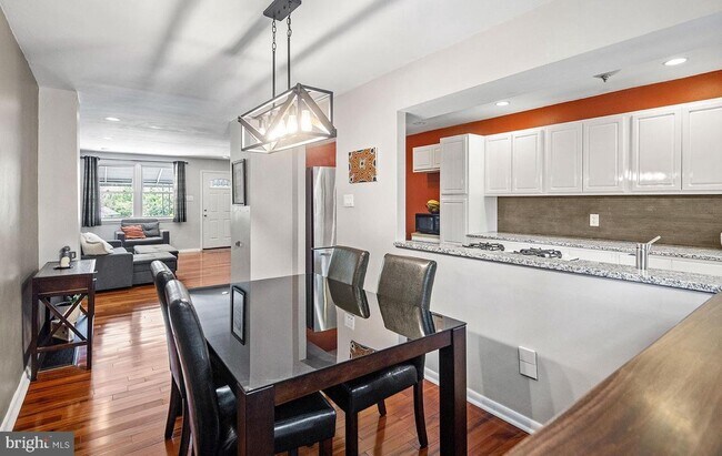 Building Photo - 585 Monastery Ave