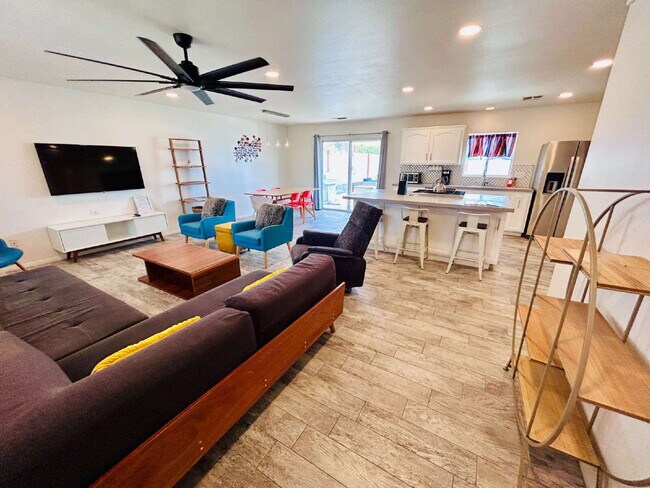 Foto del edificio - Charming 3 Bedroom House with Pool in Friendly Hills, Joshua Tree