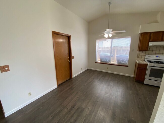 Foto del edificio - Southeast Visalia home available now!