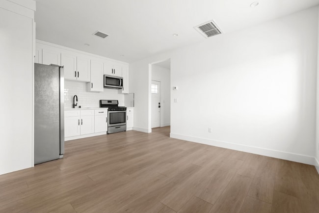 Building Photo - 14531 Dickens St