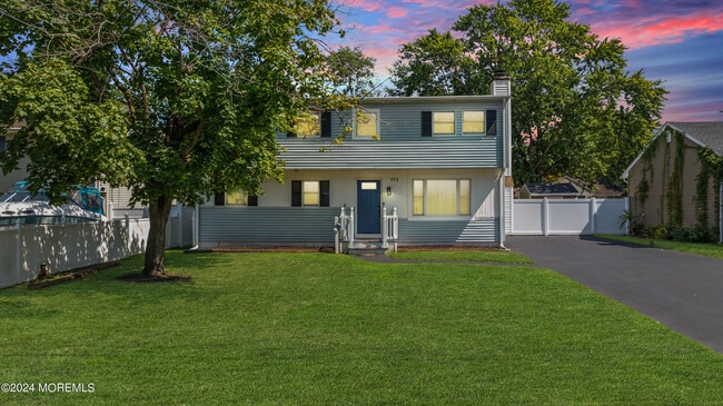 Building Photo - 573 Sumner Ave