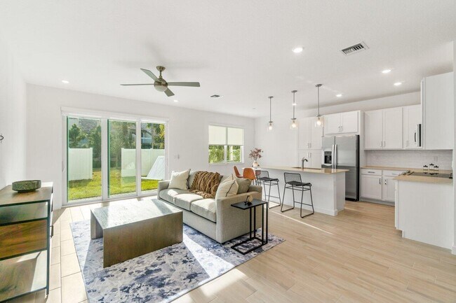 Building Photo - 5661 Stradella Dr