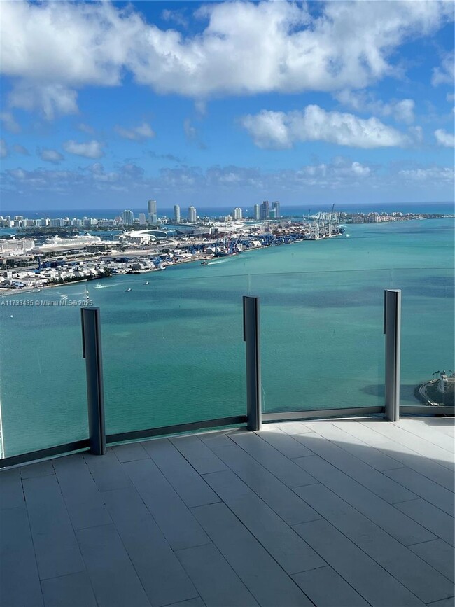 Foto del edificio - 300 Biscayne Blvd Way