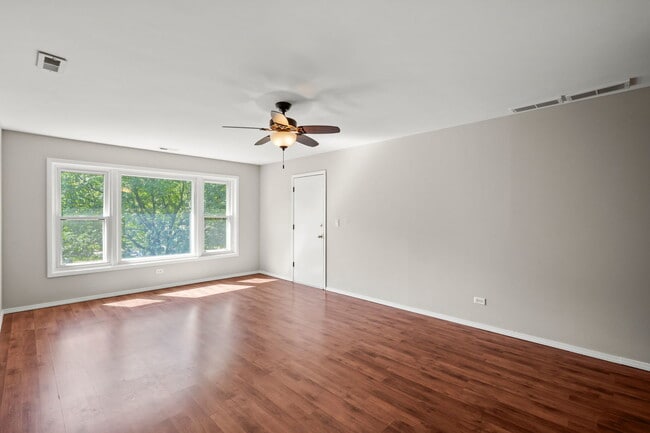 Building Photo - 519 Hillside Dr