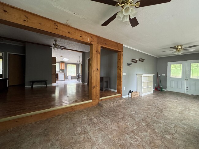 Building Photo - 3 Bedroom Home located near Ruby's Landing...