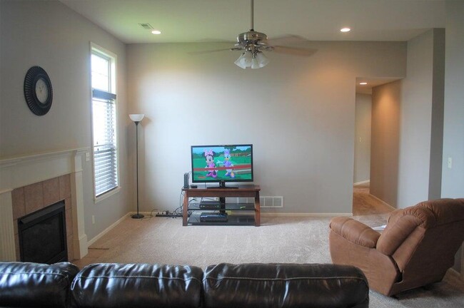 Building Photo - 5001 Craydon Dr