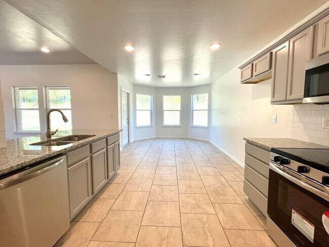 Foto del edificio - 914 Indian Plns Rd